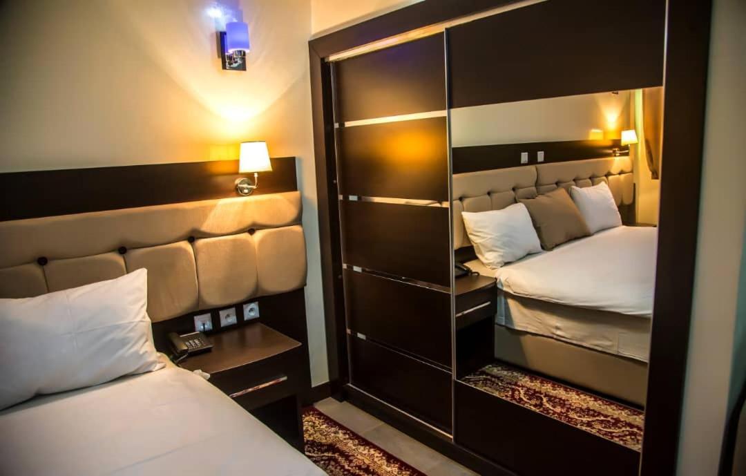 Hotel Univers 3 Aeroport Luxe นีอาเมย์ ภายนอก รูปภาพ