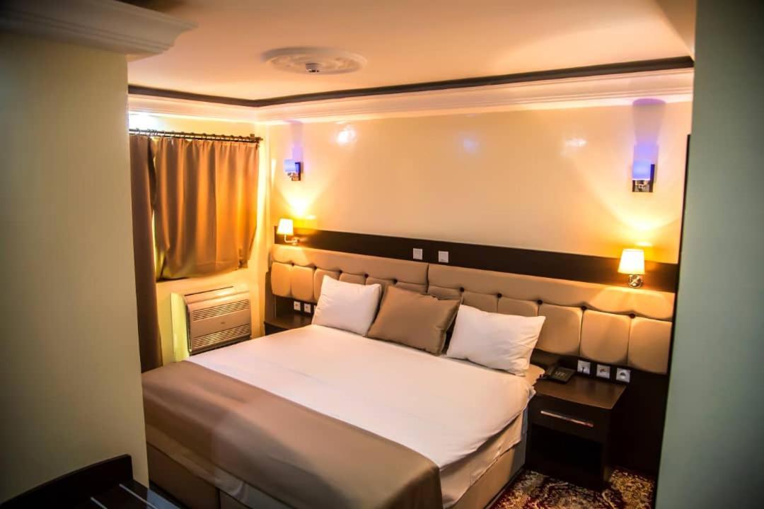 Hotel Univers 3 Aeroport Luxe นีอาเมย์ ภายนอก รูปภาพ