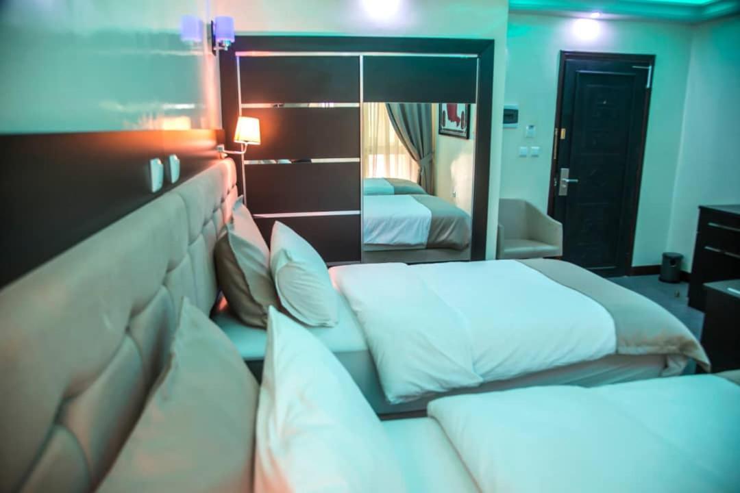 Hotel Univers 3 Aeroport Luxe นีอาเมย์ ภายนอก รูปภาพ