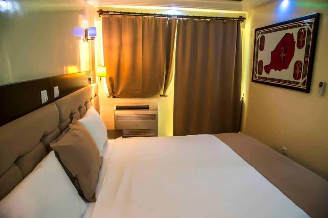 Hotel Univers 3 Aeroport Luxe นีอาเมย์ ภายนอก รูปภาพ